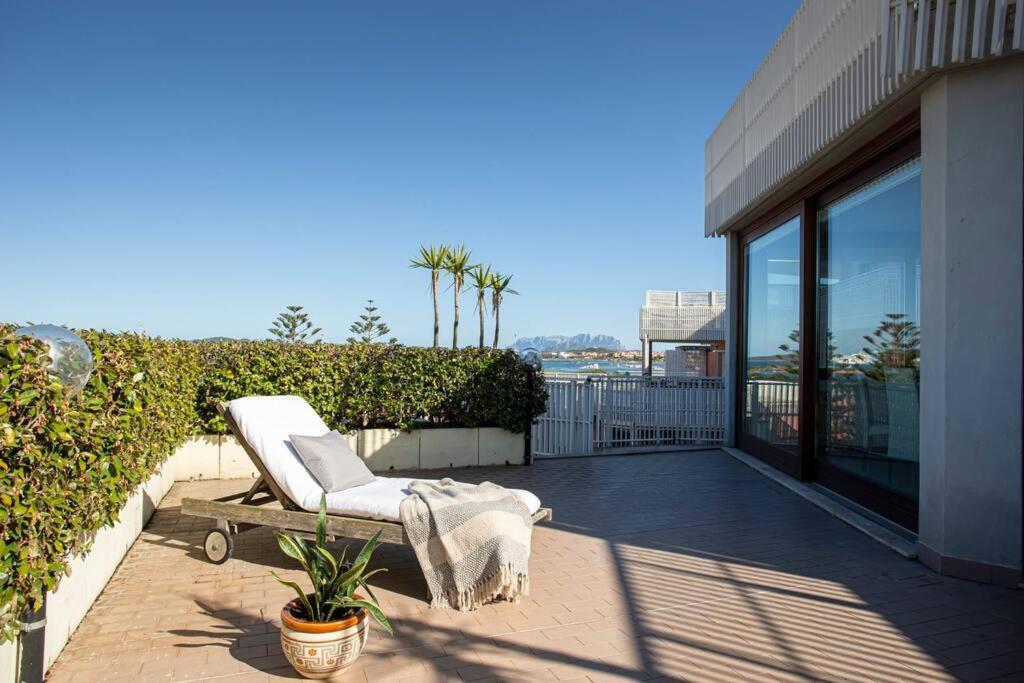 Sunny Rooftop Loft With Gorgeous Views Of Olbia Kültér fotó